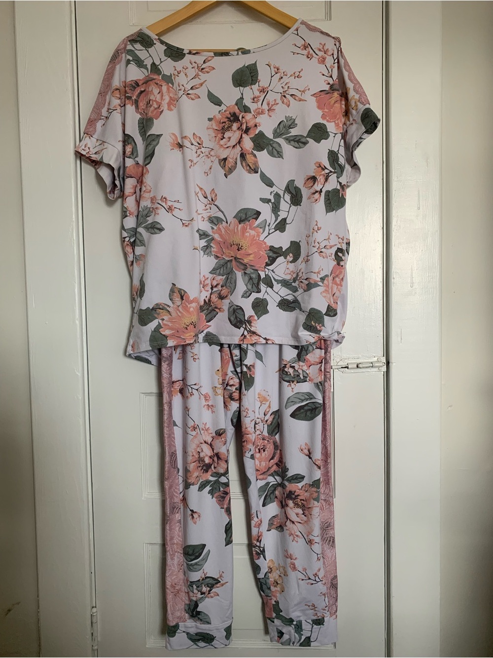 3 for $20 😍 La Vie En Rose Pink Floral Short-Sleeve Pajama Set